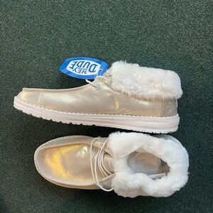 New Hey Dude Women's Shoes 10M Cream Fur-Lined Slippers Wendy fold metallic boot